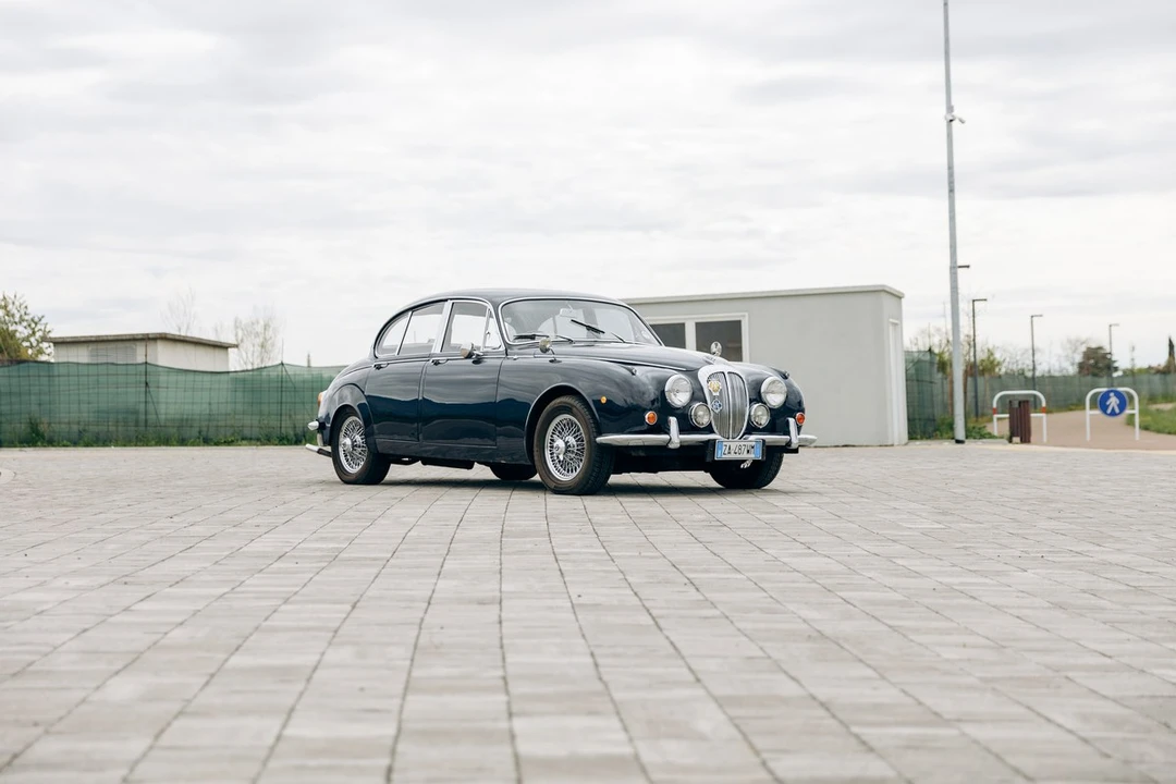 1969 Daimler - Image 4 of 30