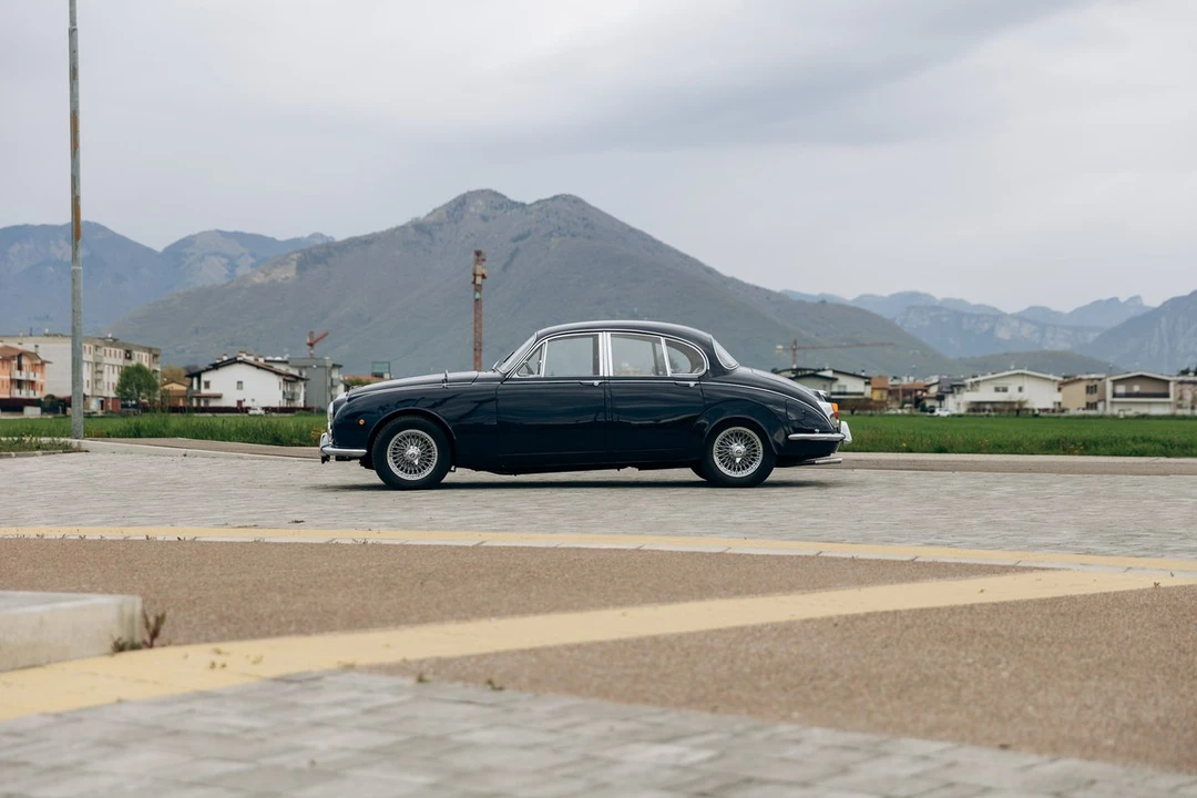1969 Daimler - Image 9 of 30