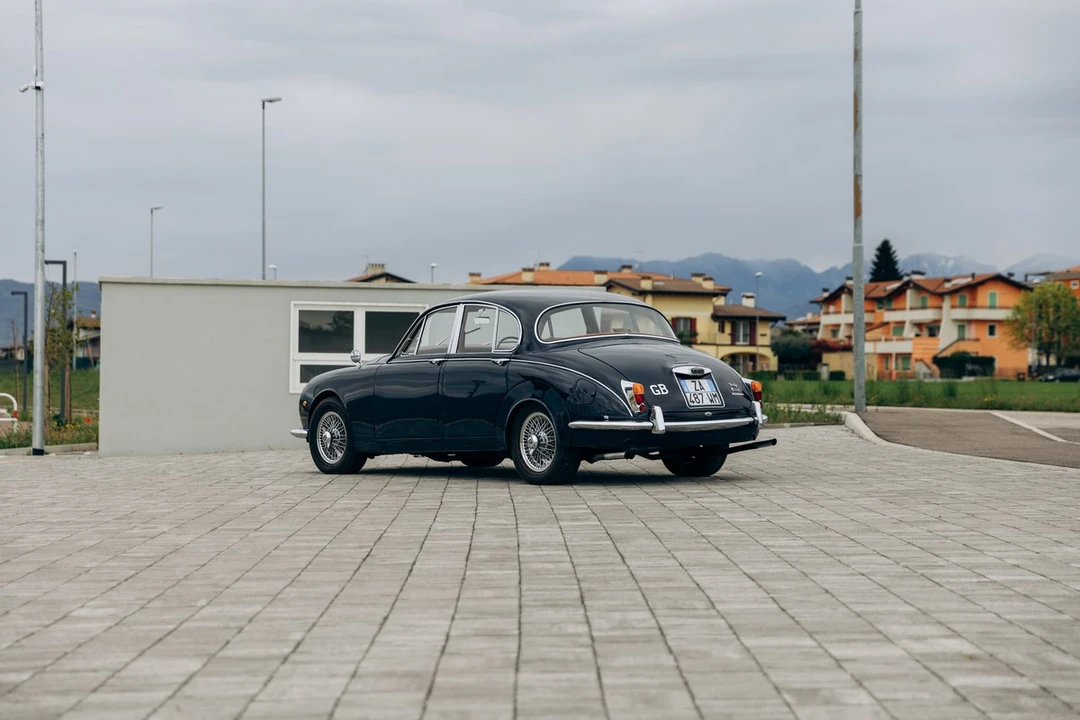 1969 Daimler - Image 8 of 30
