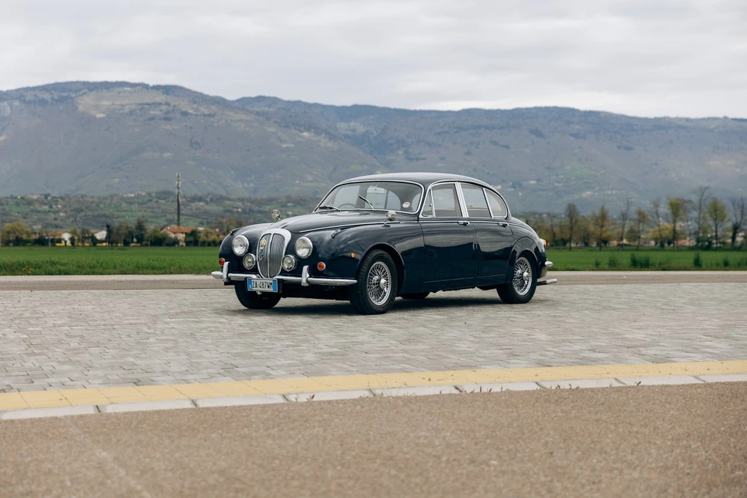 1969 Daimler - Image 2 of 30