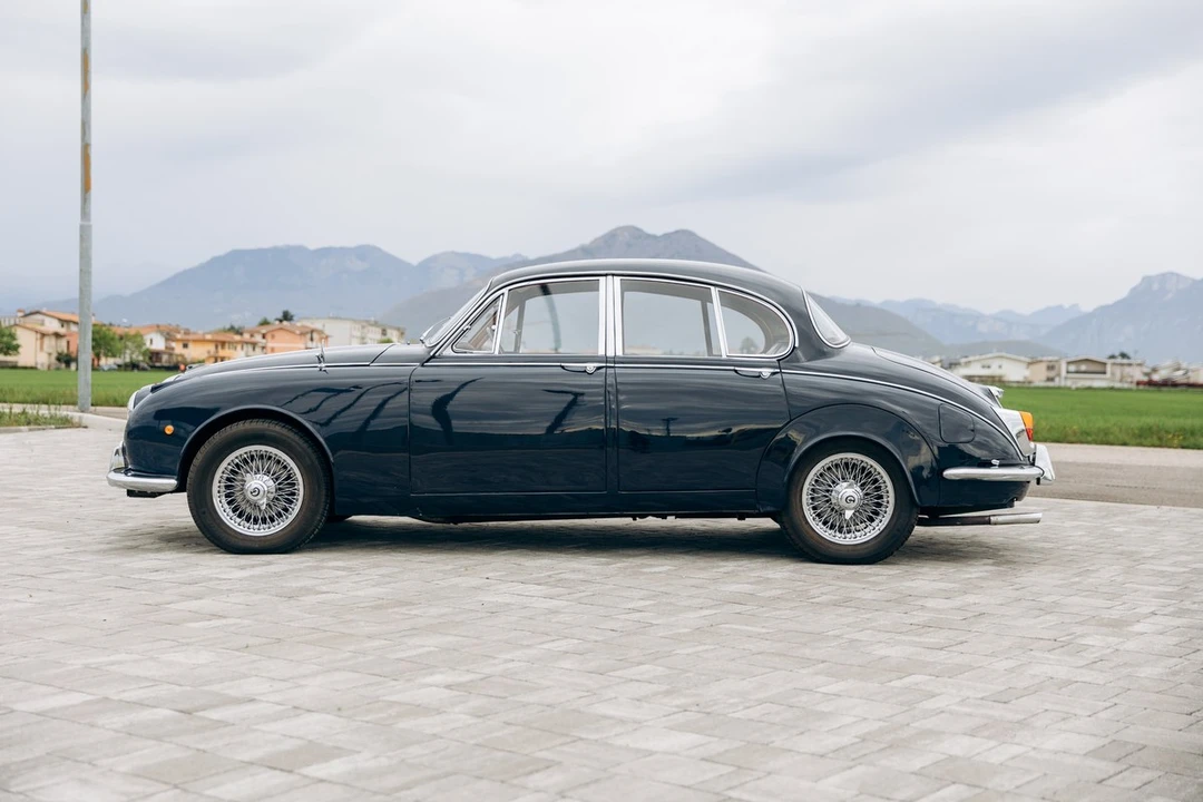 1969 Daimler - Image 14 of 30