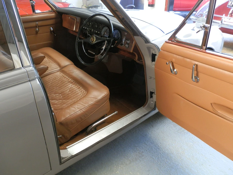 1969 Daimler - Image 4 of 4
