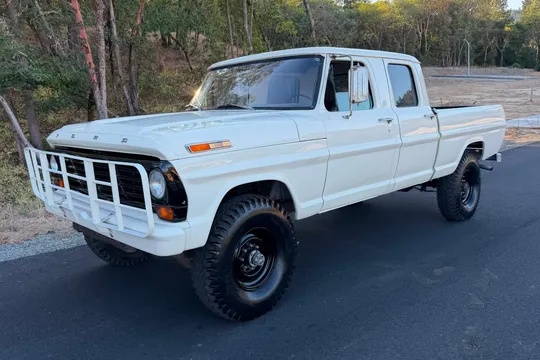 1969 Ford F-250 Custom Crew Cab Highboy 4×4 4-Speed