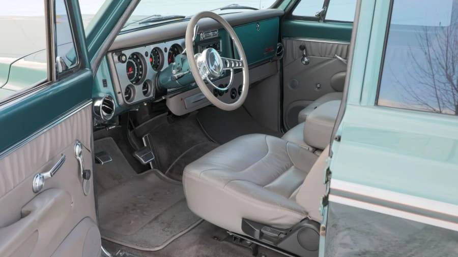 1969 GMC Suburban 6th Gen - Image 4 of 20