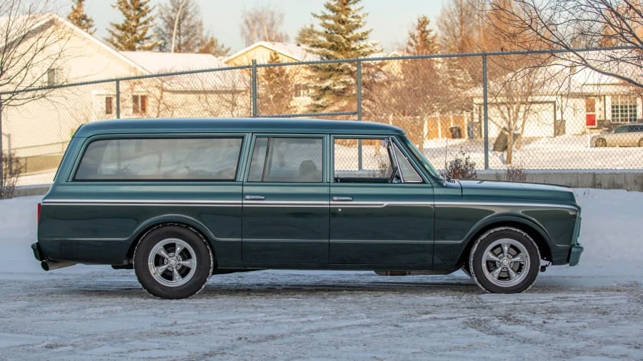 1969 GMC Suburban 6th Gen - Image 8 of 20