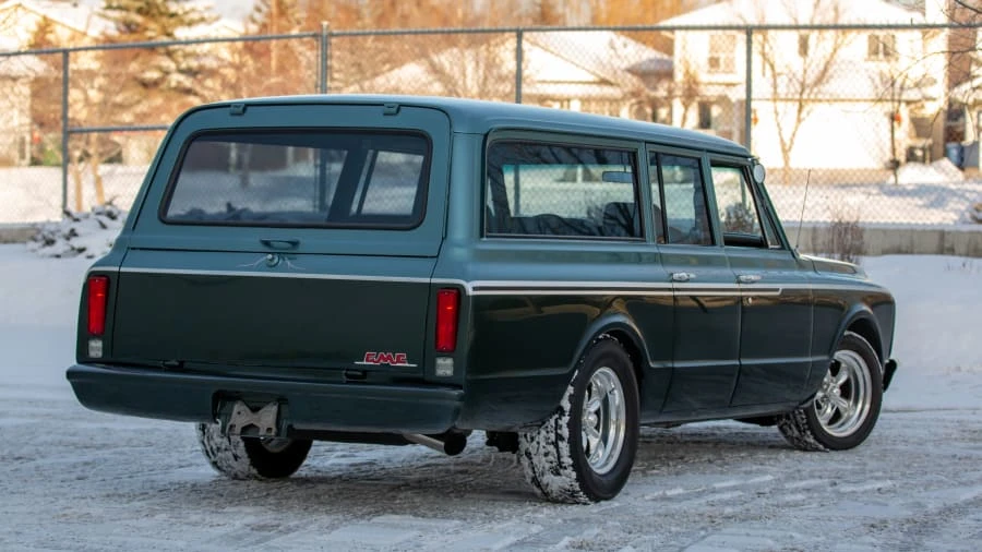 1969 GMC Suburban 6th Gen - Image 13 of 20