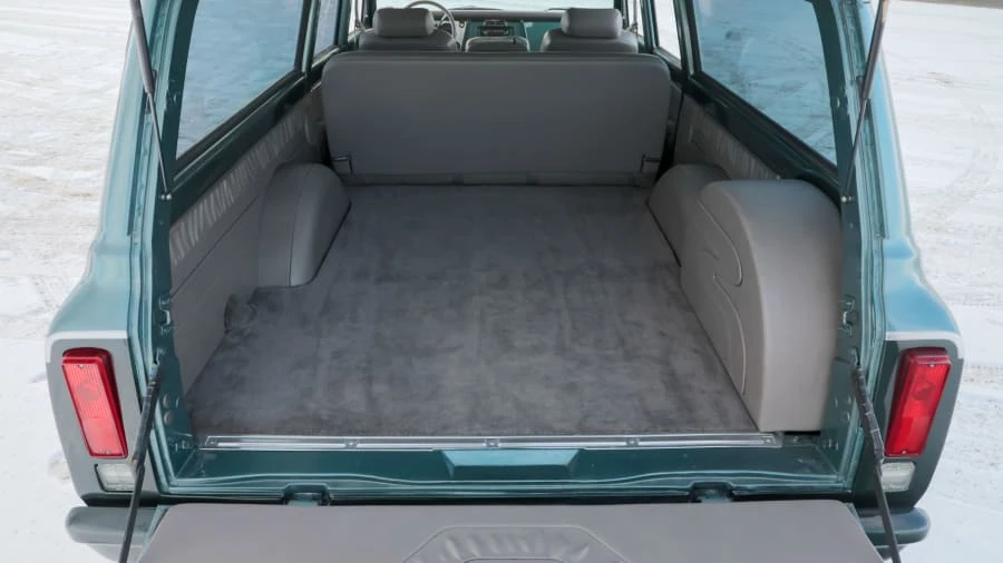 1969 GMC Suburban 6th Gen - Image 16 of 20