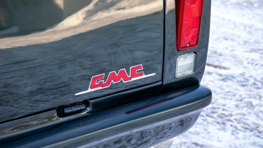 1969 GMC Suburban 6th Gen - Image 17 of 20