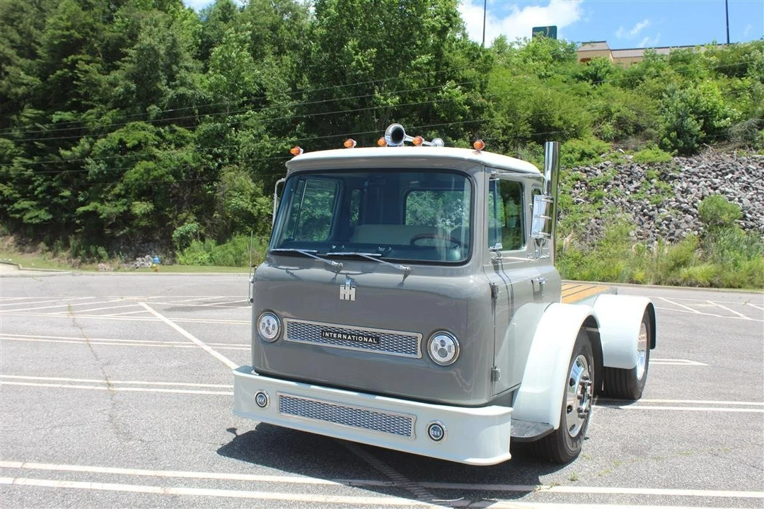 1969 International Harvester Loadstar - Image 2 of 31