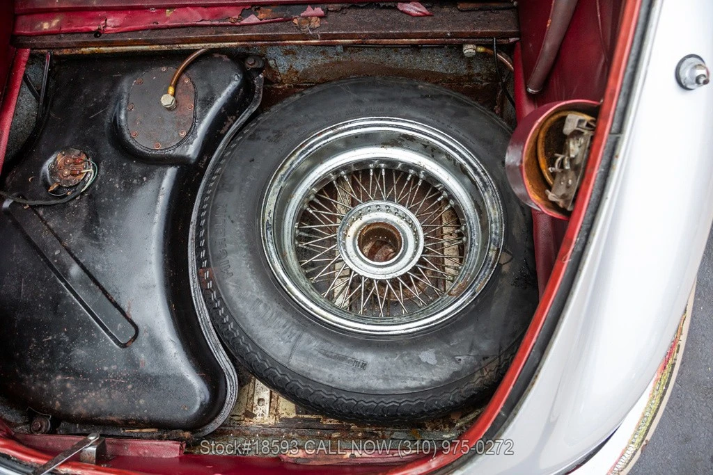 1969 Jaguar XK - Image 23 of 24