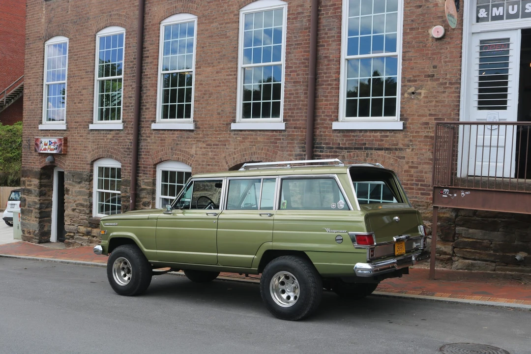 1969 Jeep SJ Wagoneer - Image 10 of 31