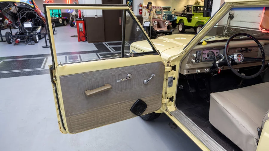 1969 Jeep SJ Gladiator - Image 16 of 24