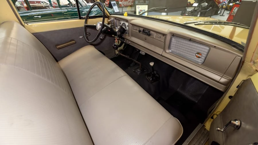 1969 Jeep SJ Gladiator - Image 18 of 24