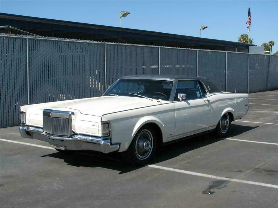 1969 Lincoln Continental Mark III - Image 2 of 3