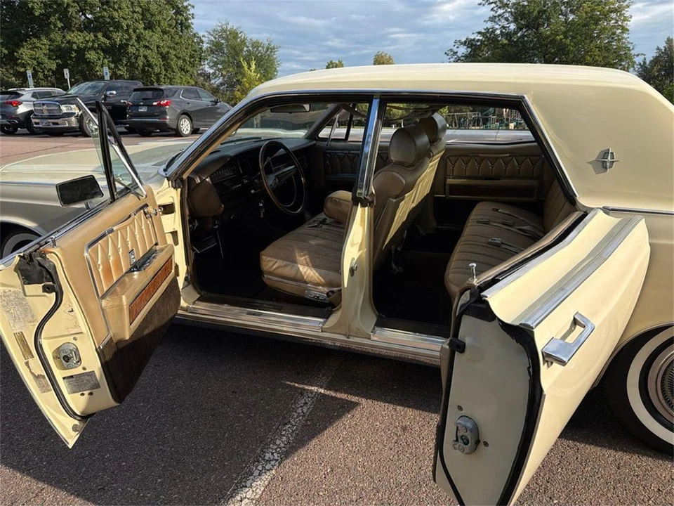 1969 Lincoln Continental 4th Gen - Image 12 of 31