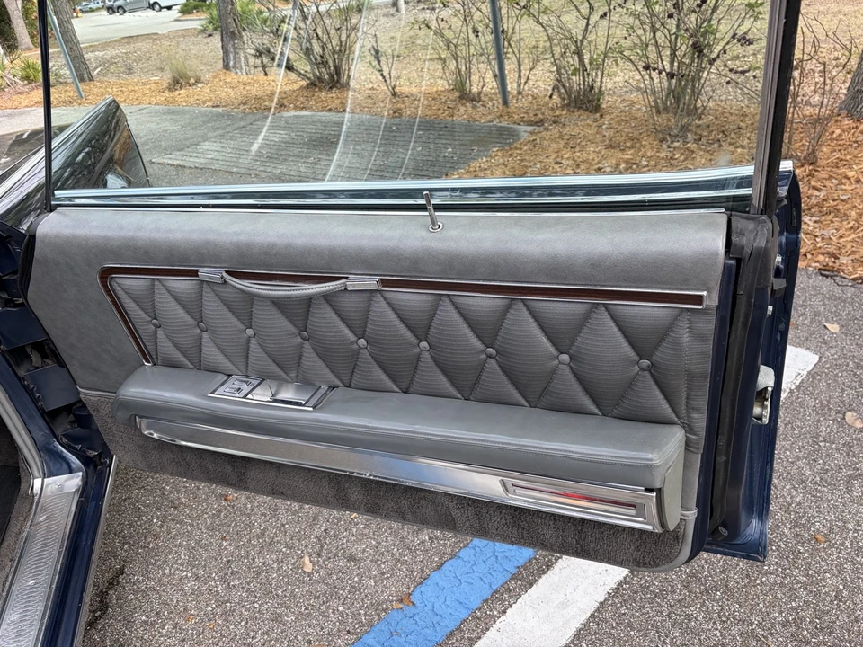1969 Lincoln Continental Mark III - Image 15 of 21
