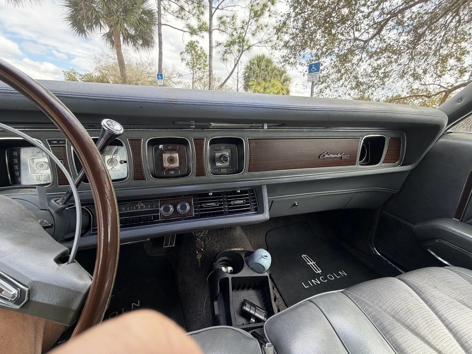 1969 Lincoln Continental Mark III - Image 17 of 21