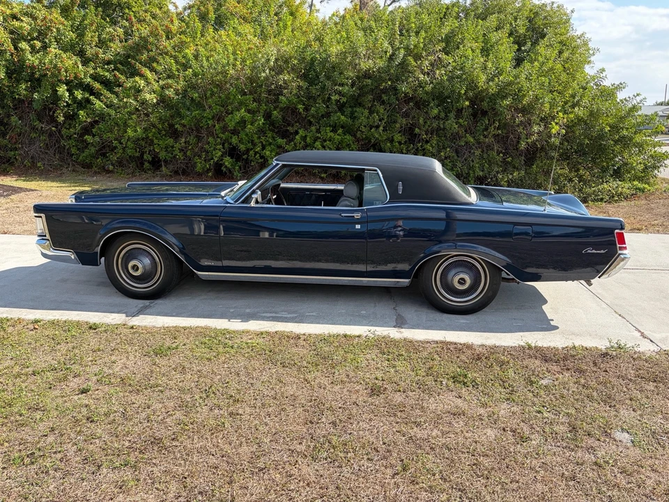 1969 Lincoln Continental Mark III - Image 10 of 21