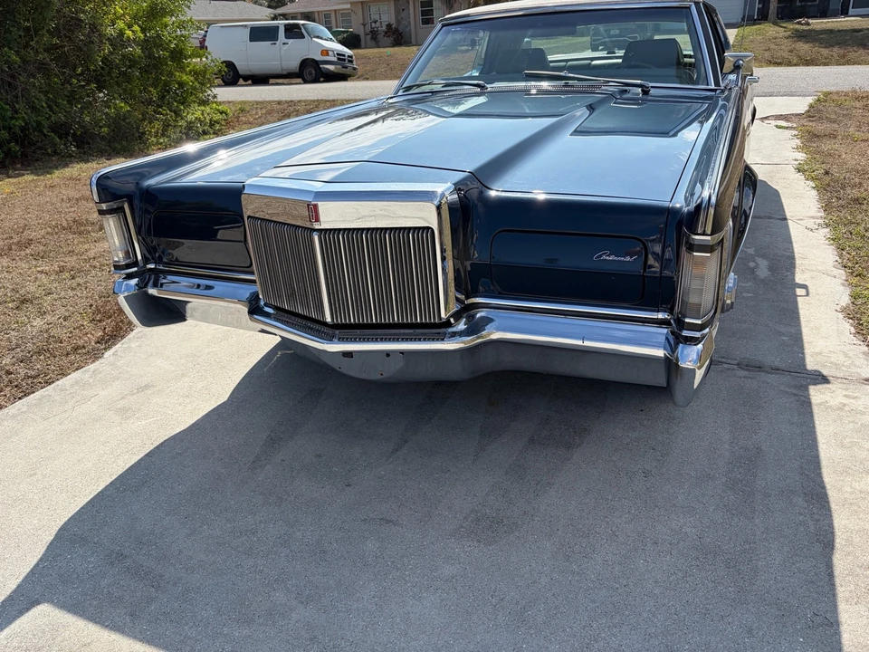 1969 Lincoln Continental Mark III - Image 11 of 21