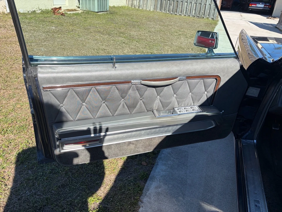 1969 Lincoln Continental Mark III - Image 20 of 21