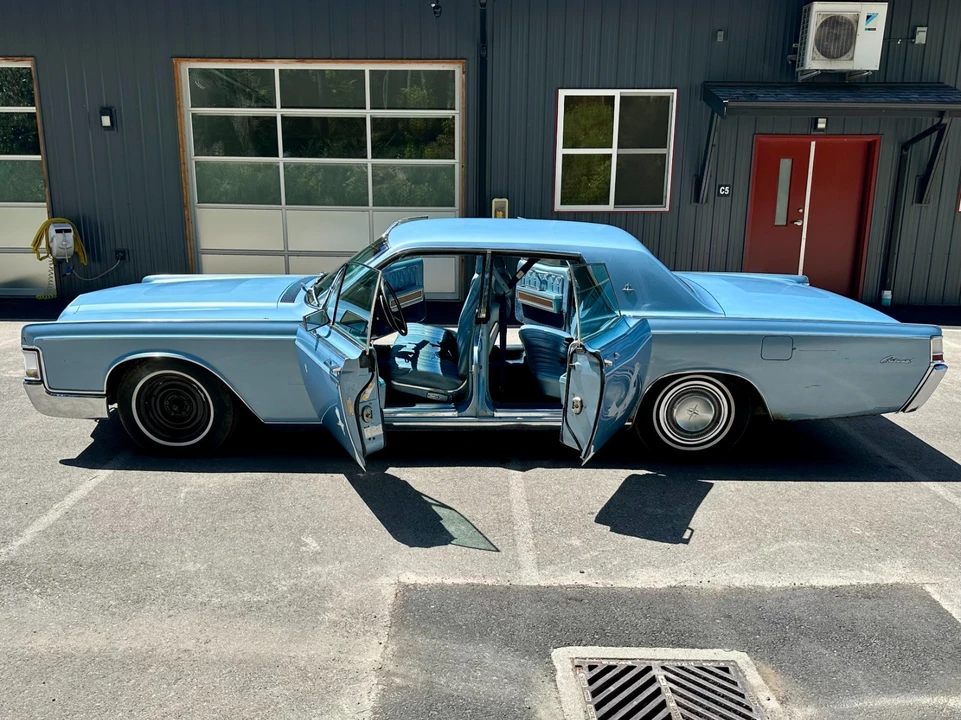 1969 Lincoln Continental 4th Gen - Image 4 of 13