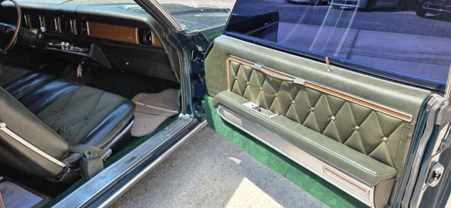 1969 Lincoln Continental Mark III - Image 15 of 16