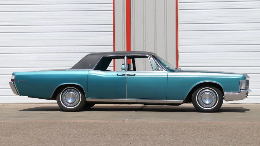 1969 Lincoln Continental Mark III - Image 8 of 12