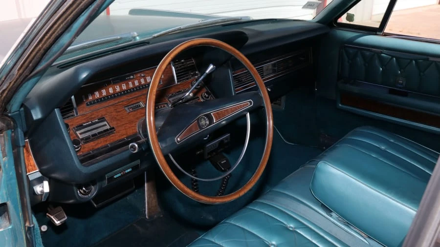 1969 Lincoln Continental Mark III - Image 9 of 12