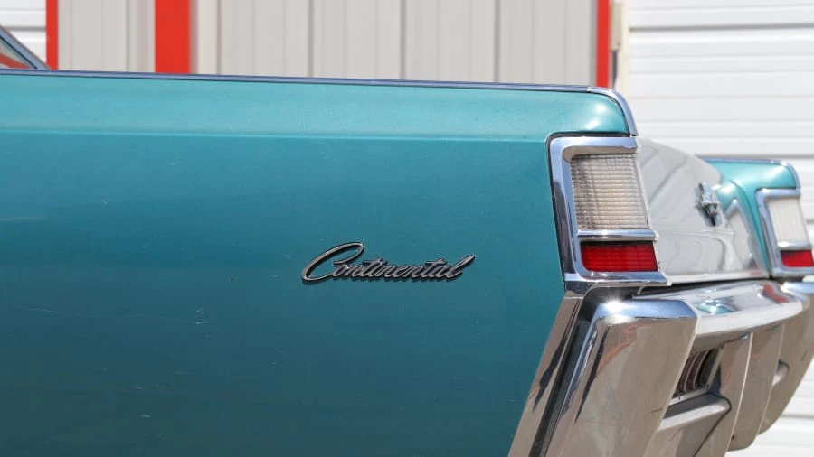 1969 Lincoln Continental Mark III - Image 10 of 12