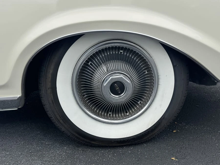 1968 Lincoln Continental Mark III - Image 13 of 31