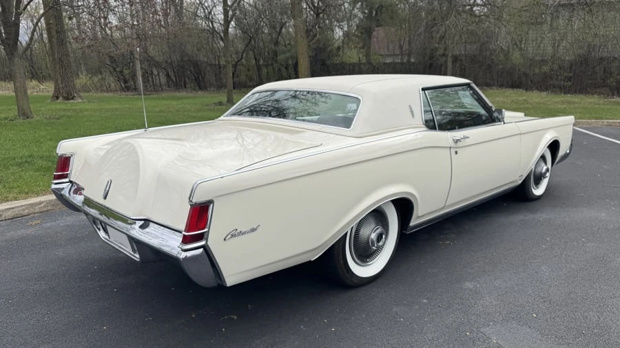 1968 Lincoln Continental Mark III - Image 3 of 31