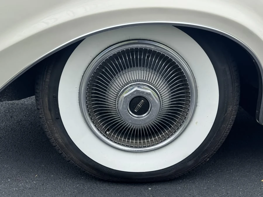 1968 Lincoln Continental Mark III - Image 16 of 31