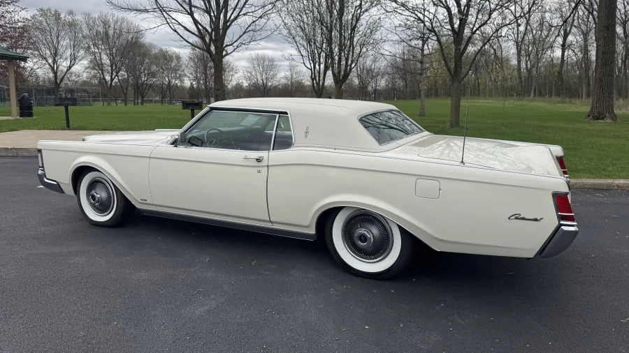 1968 Lincoln Continental Mark III - Image 11 of 31