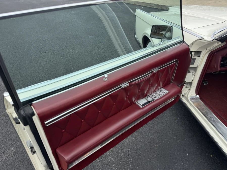 1968 Lincoln Continental Mark III - Image 21 of 31