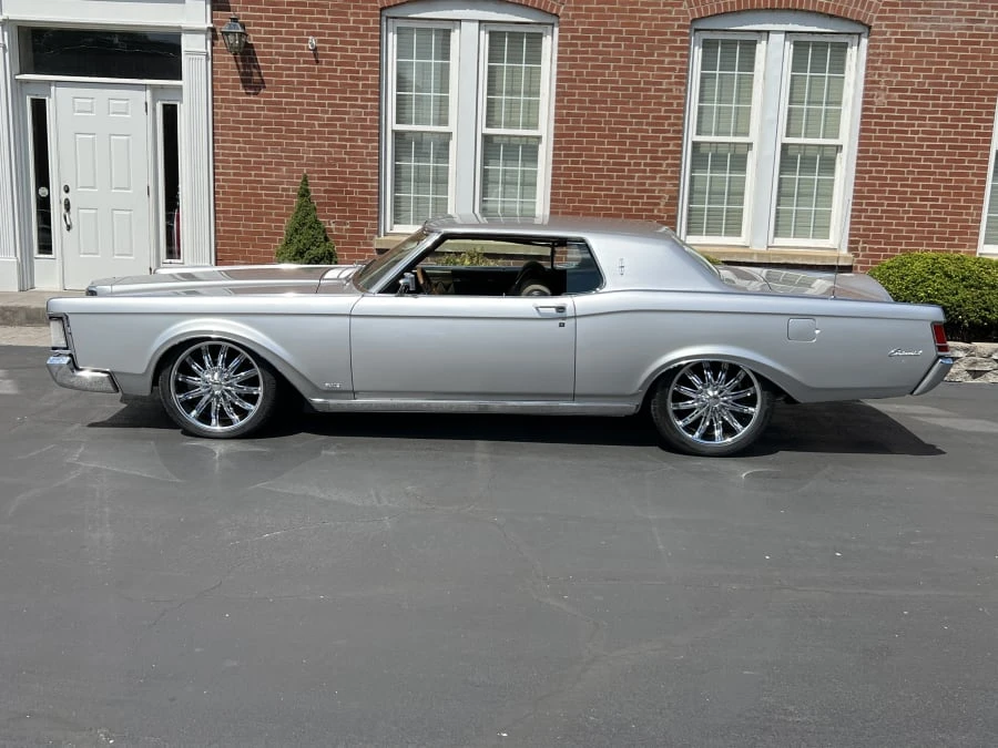 1969 Lincoln Continental Mark III - Image 2 of 9