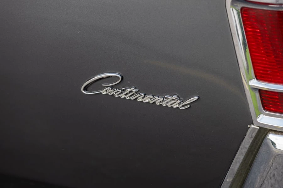 1969 Lincoln Continental Mark III - Image 12 of 31