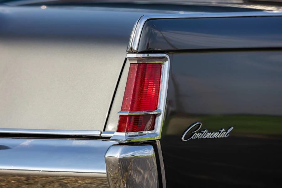 1969 Lincoln Continental Mark III - Image 7 of 31
