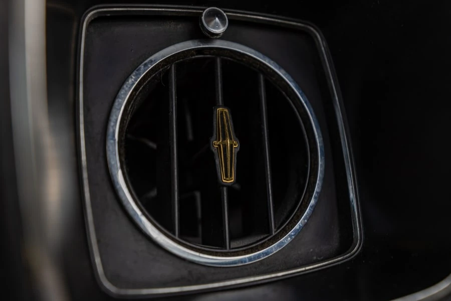 1969 Lincoln Continental Mark III - Image 23 of 31