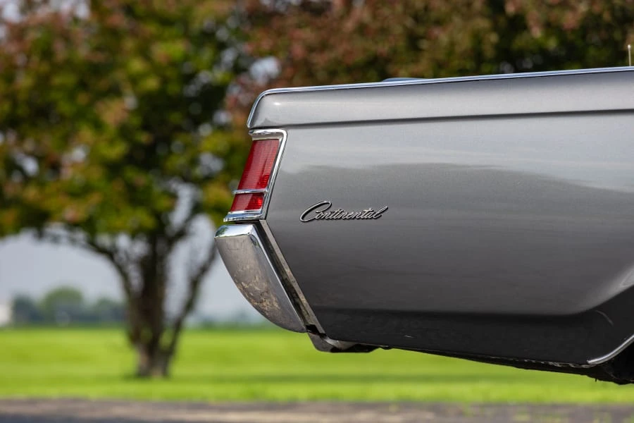 1969 Lincoln Continental Mark III - Image 9 of 31