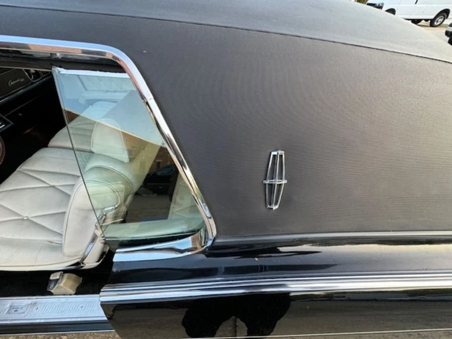 1969 Lincoln Continental Mark III - Image 7 of 30
