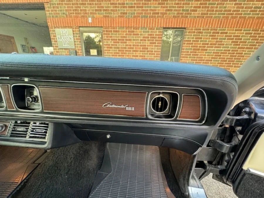 1969 Lincoln Continental Mark III - Image 19 of 30