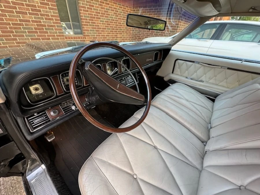 1969 Lincoln Continental Mark III - Image 20 of 30