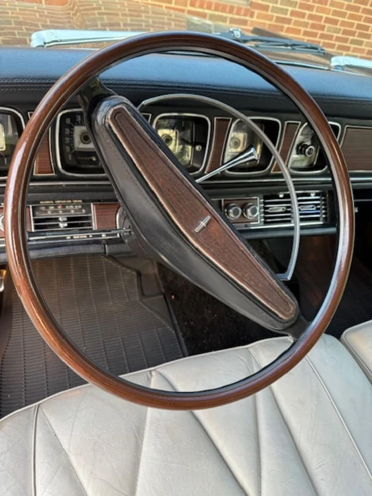 1969 Lincoln Continental Mark III - Image 18 of 30