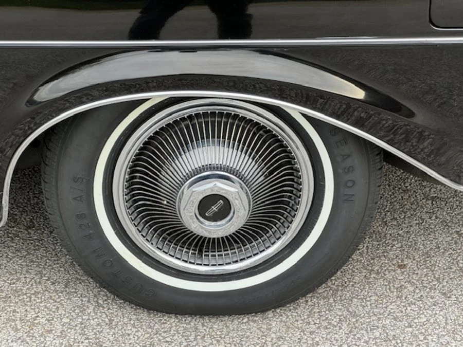 1969 Lincoln Continental Mark III - Image 14 of 30