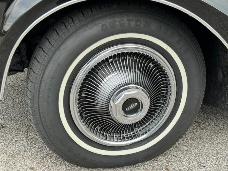 1969 Lincoln Continental Mark III - Image 12 of 30