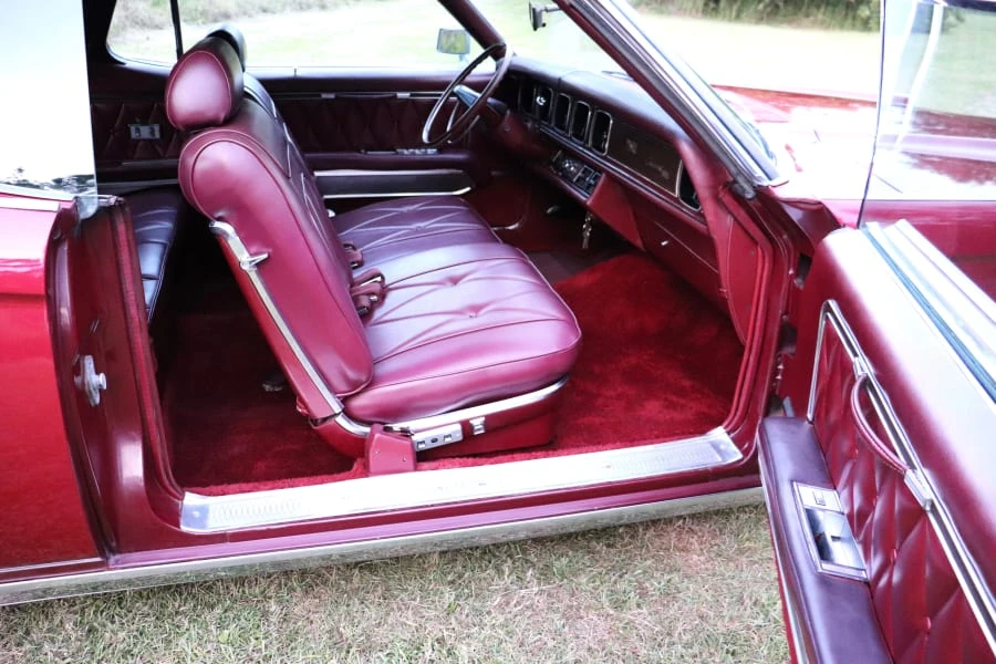 1969 Lincoln Continental Mark III - Image 4 of 12