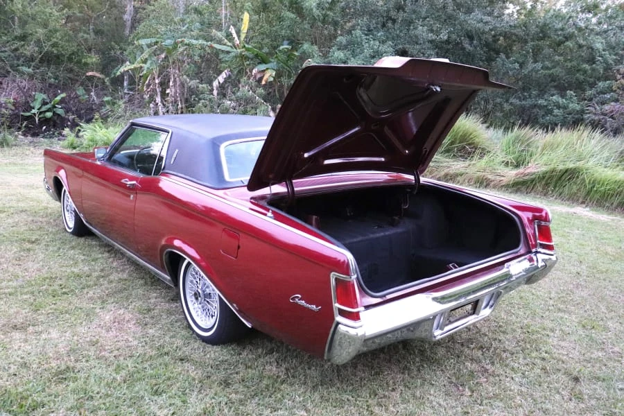 1969 Lincoln Continental Mark III - Image 11 of 12