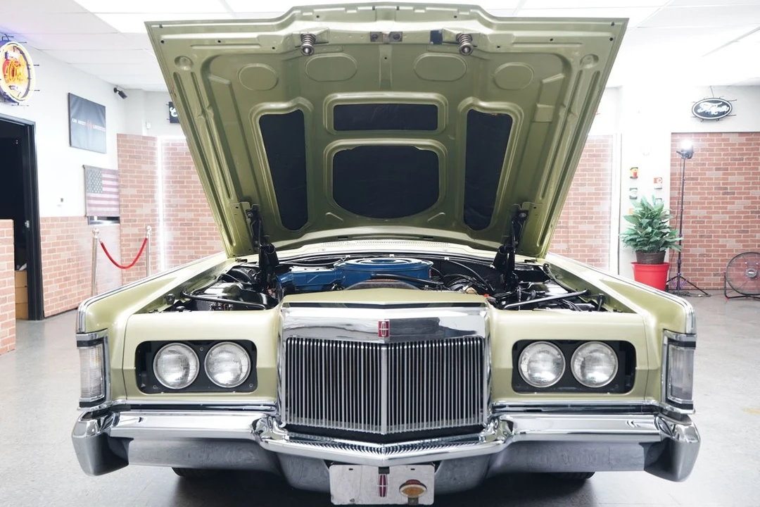 1969 Lincoln Continental Mark III - Image 11 of 31