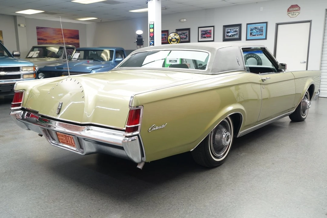1969 Lincoln Continental Mark III - Image 6 of 31
