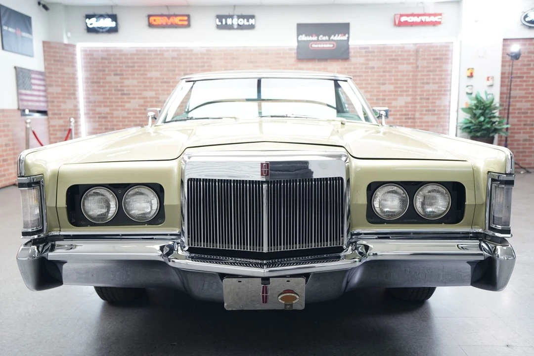 1969 Lincoln Continental Mark III - Image 10 of 31